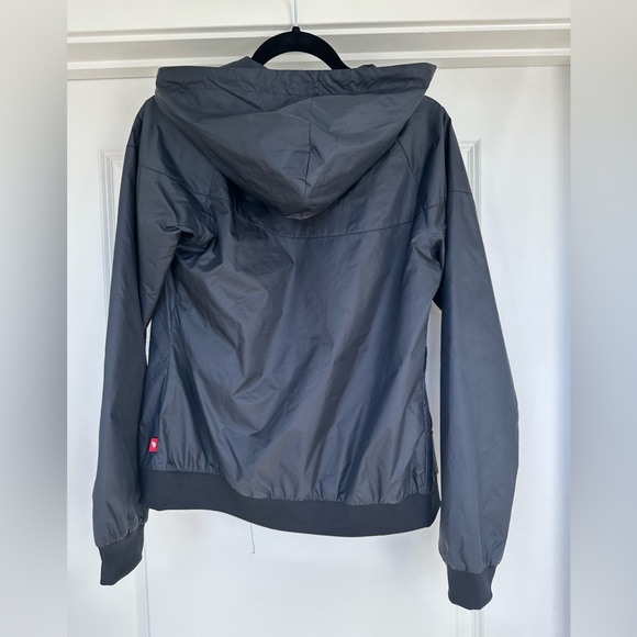 Women’s Nike Rain Jacket size XS - Picture 1 of 3